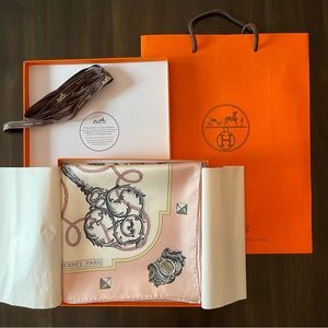 Hermes Scarf | Carres 90 | Light pink keys tassel motif